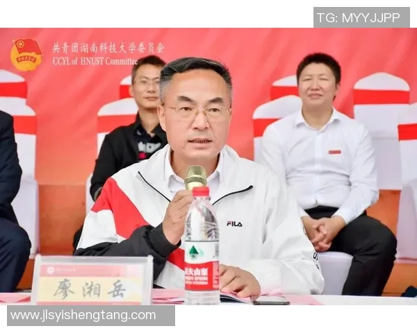 足球特生的成长之路：从青训到职业赛场的奋斗与梦想